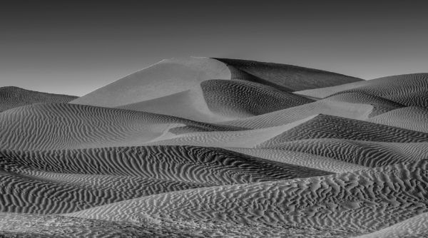 Picture of Black and white sand dunes in the Dubai