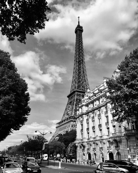 Picture of Eiffel tower in Paris